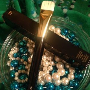 TOM FORD SHADE & ILLUMINATE BRUSH 04